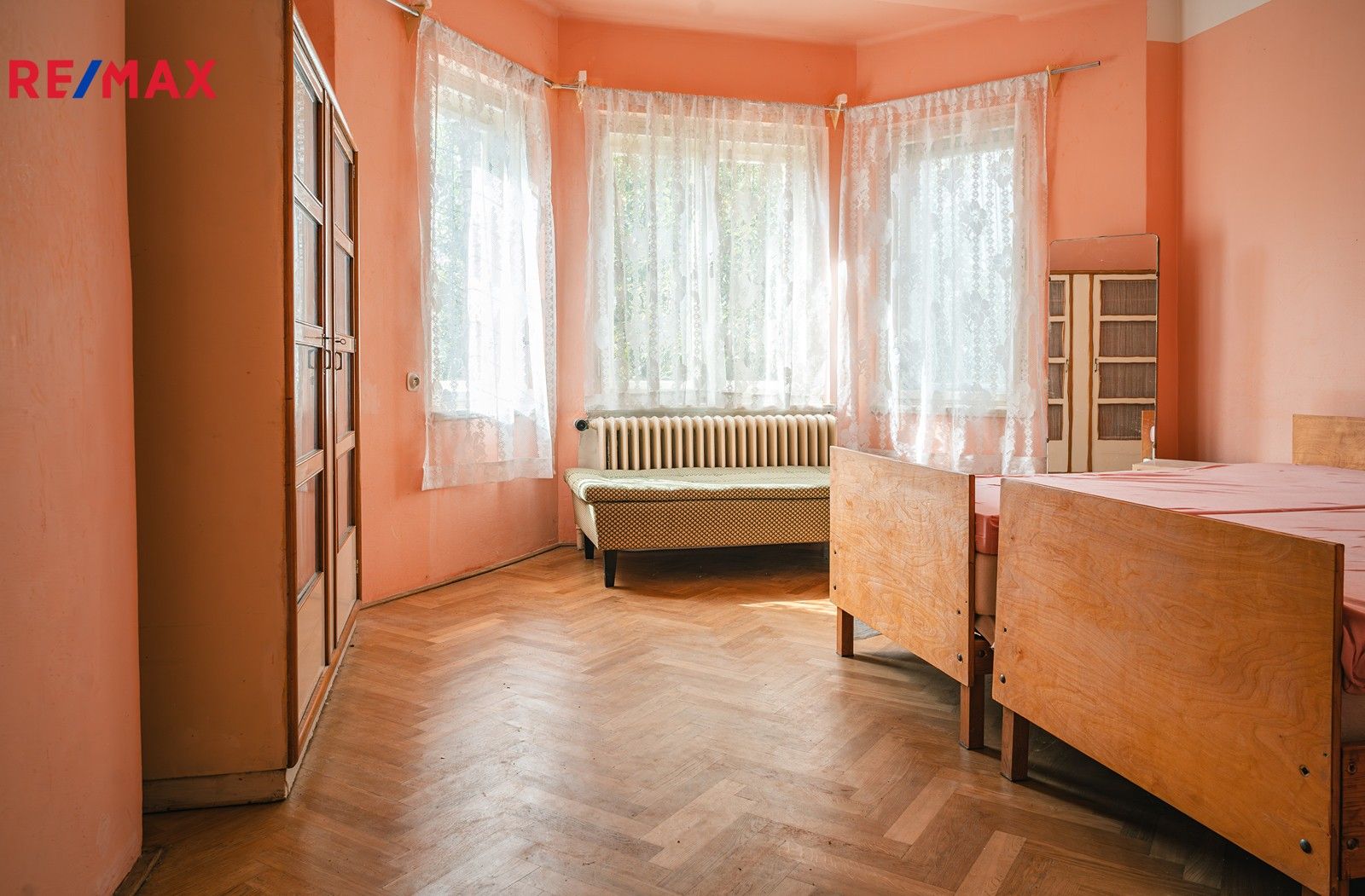 Prodej vila - Nezvalova, Hradec Králové, 285 m²