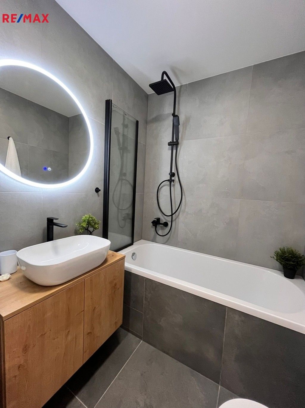 2+kk, Sídliště Plešivec, Český Krumlov, 43 m²