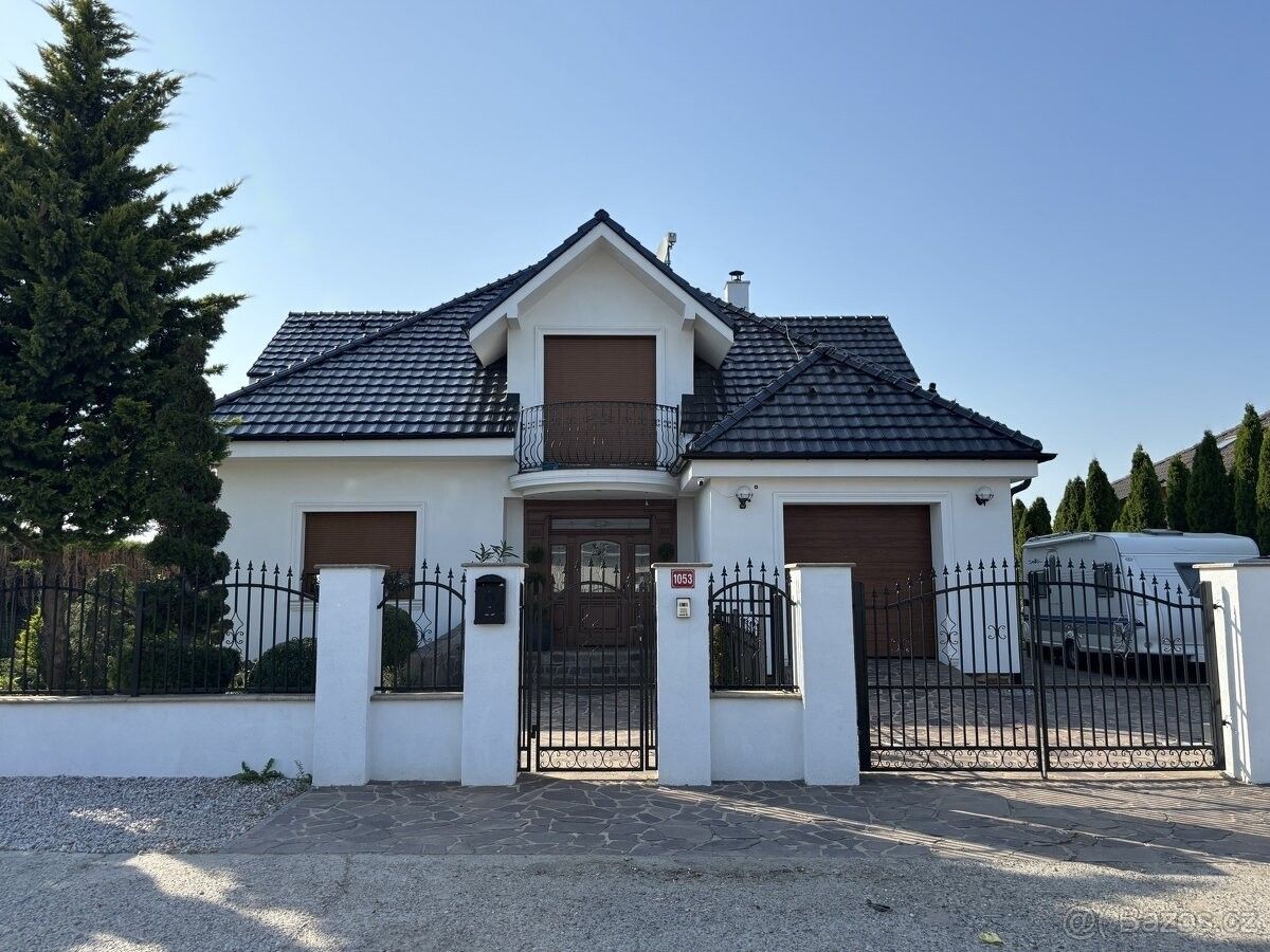 Rodinné domy, Dobročovice, 250 82