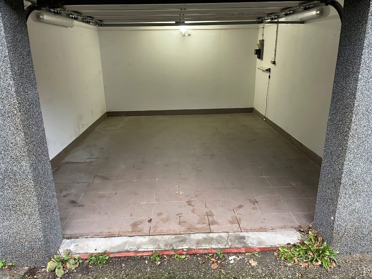 Garáže, Třinec, 739 61