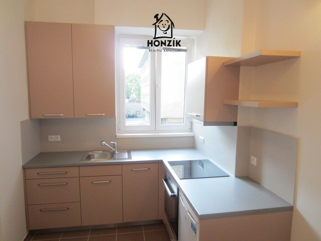 Pronájem byt 1+kk - Komunardů, Praha, 37 m²