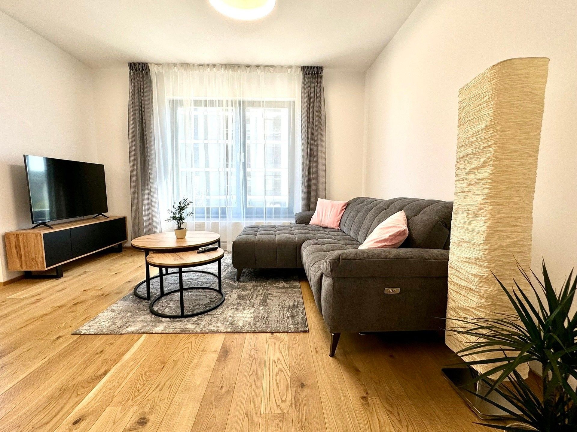 Pronájem byt 2+kk - Růžodolská, Praha, 65 m²