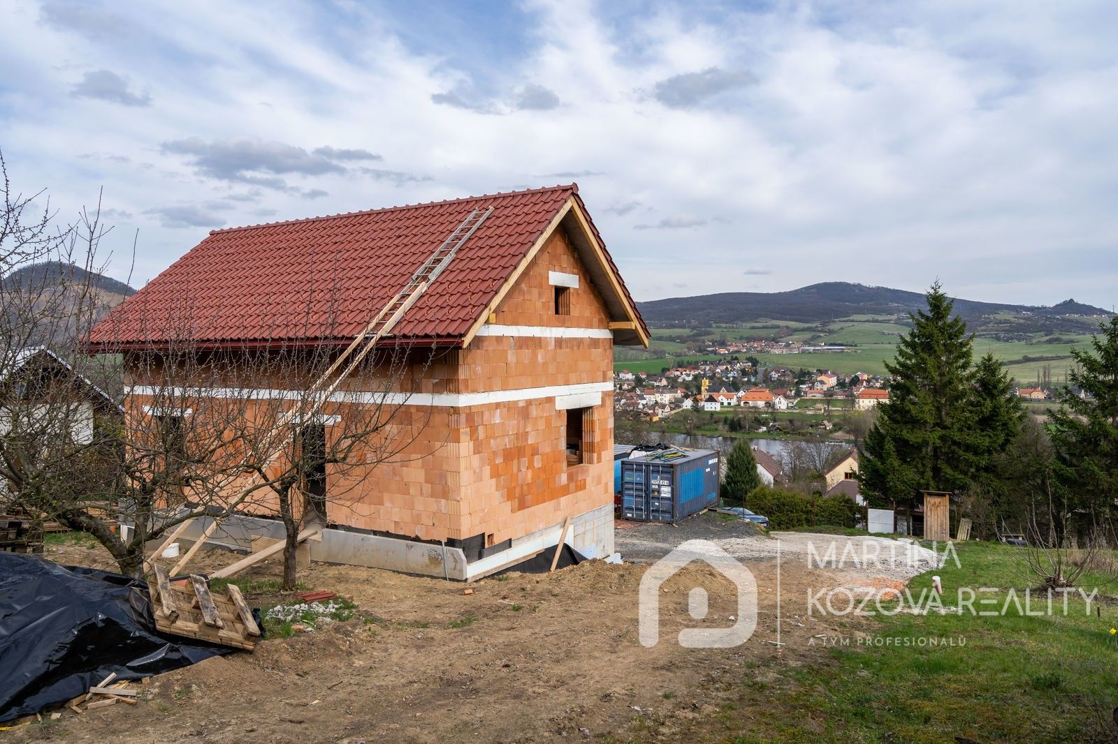 Chaty, Prackovice nad Labem, 150 m²