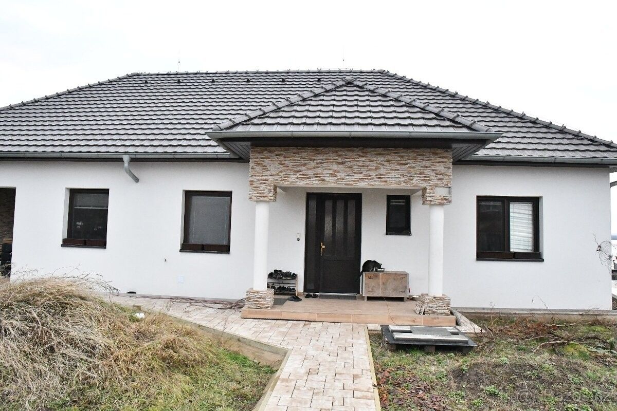 Rodinné domy, Cvrčovice, 691 23