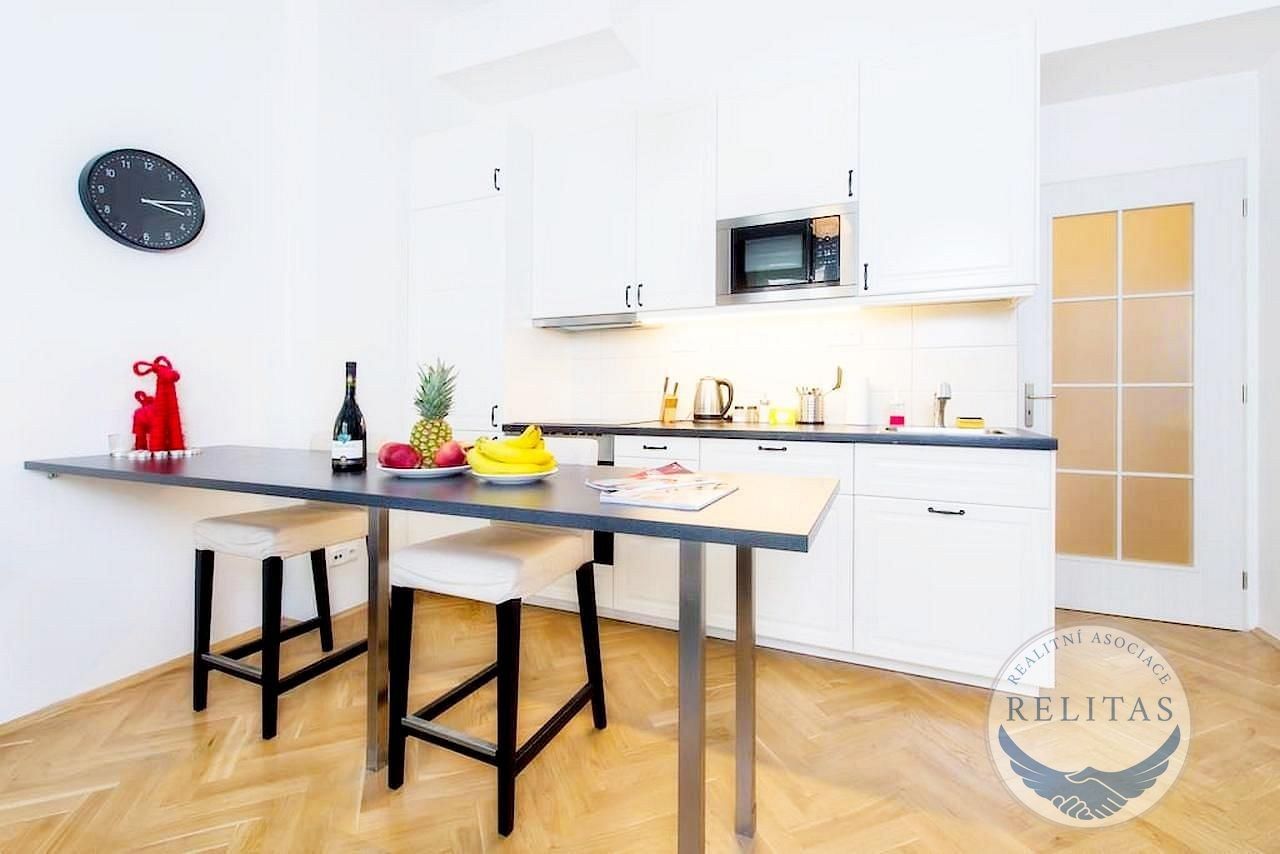 1+kk, Velehradská, Praha, 35 m²