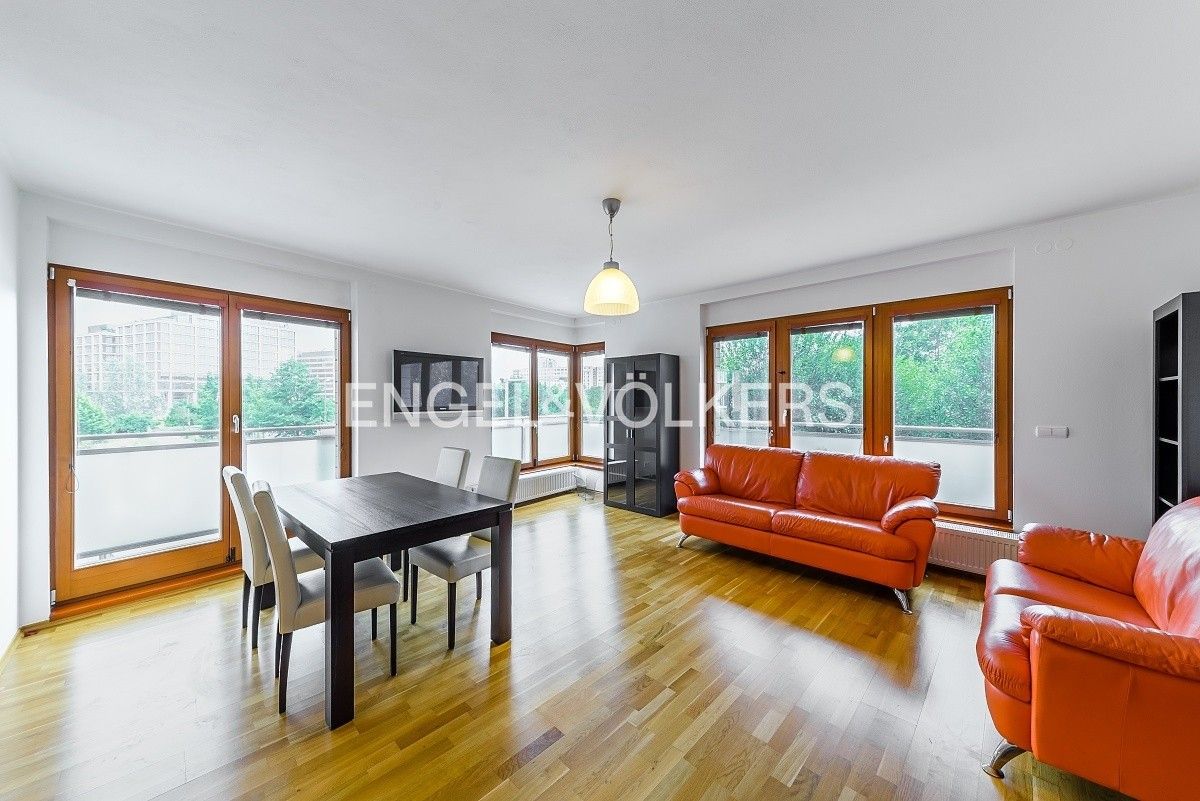 3+kk, Schwarzenberská, Praha, 93 m²