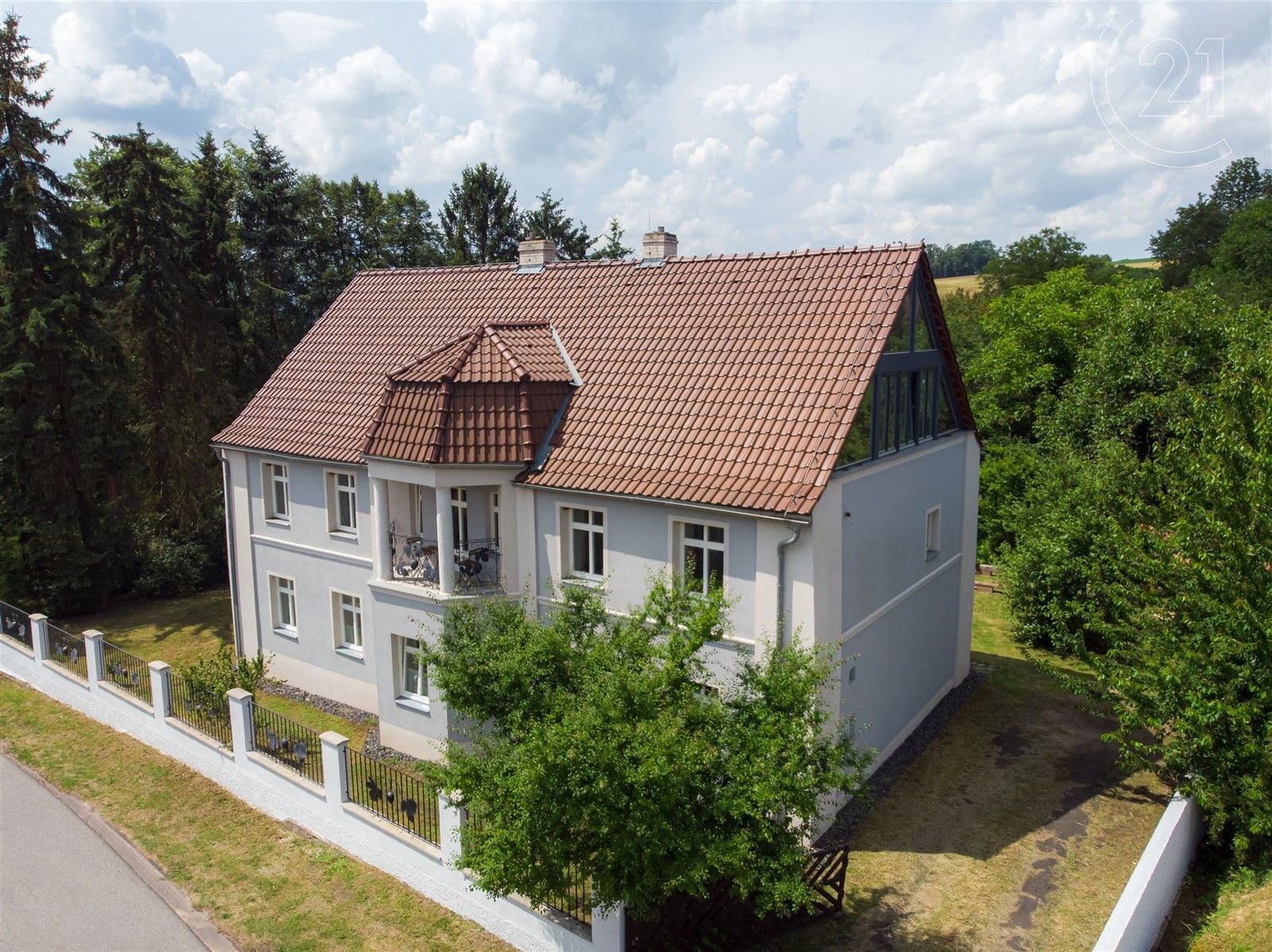 Ubytovací zařízení, Velká Černoc, Měcholupy, 350 m²