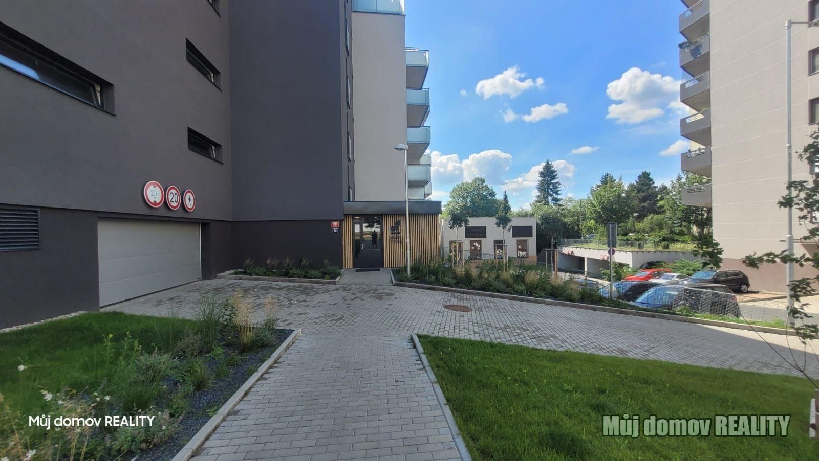 Pronájem byt 1+kk - Mazurská,Praha 8, Troja, 35 m²