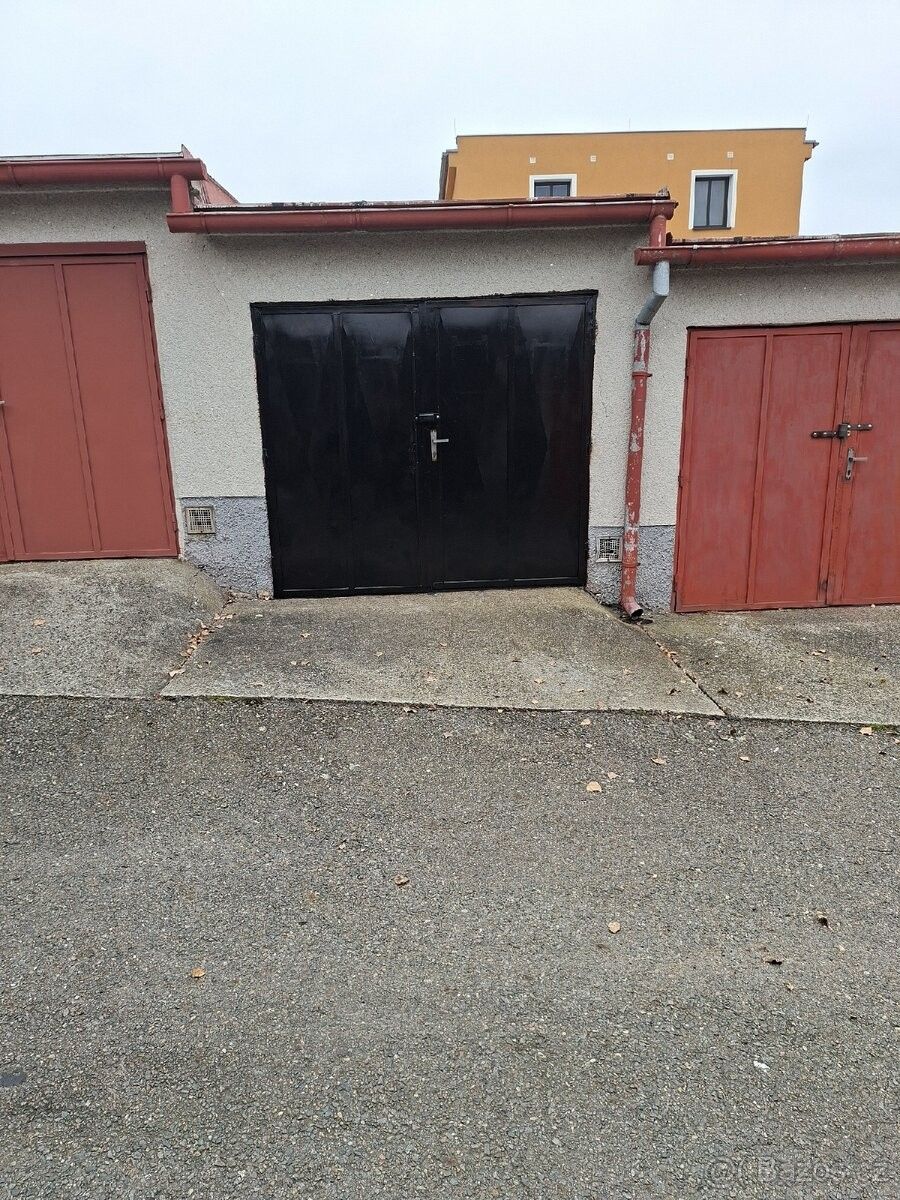 Garáže, Blatná, 388 01