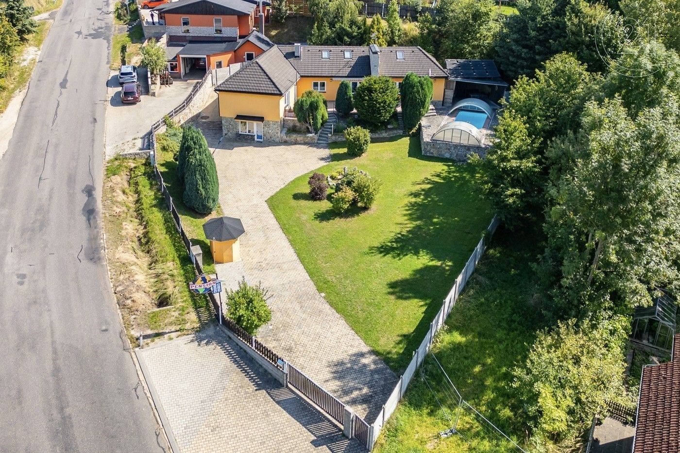 Rodinné domy, Československé armády, Loket, 271 m²
