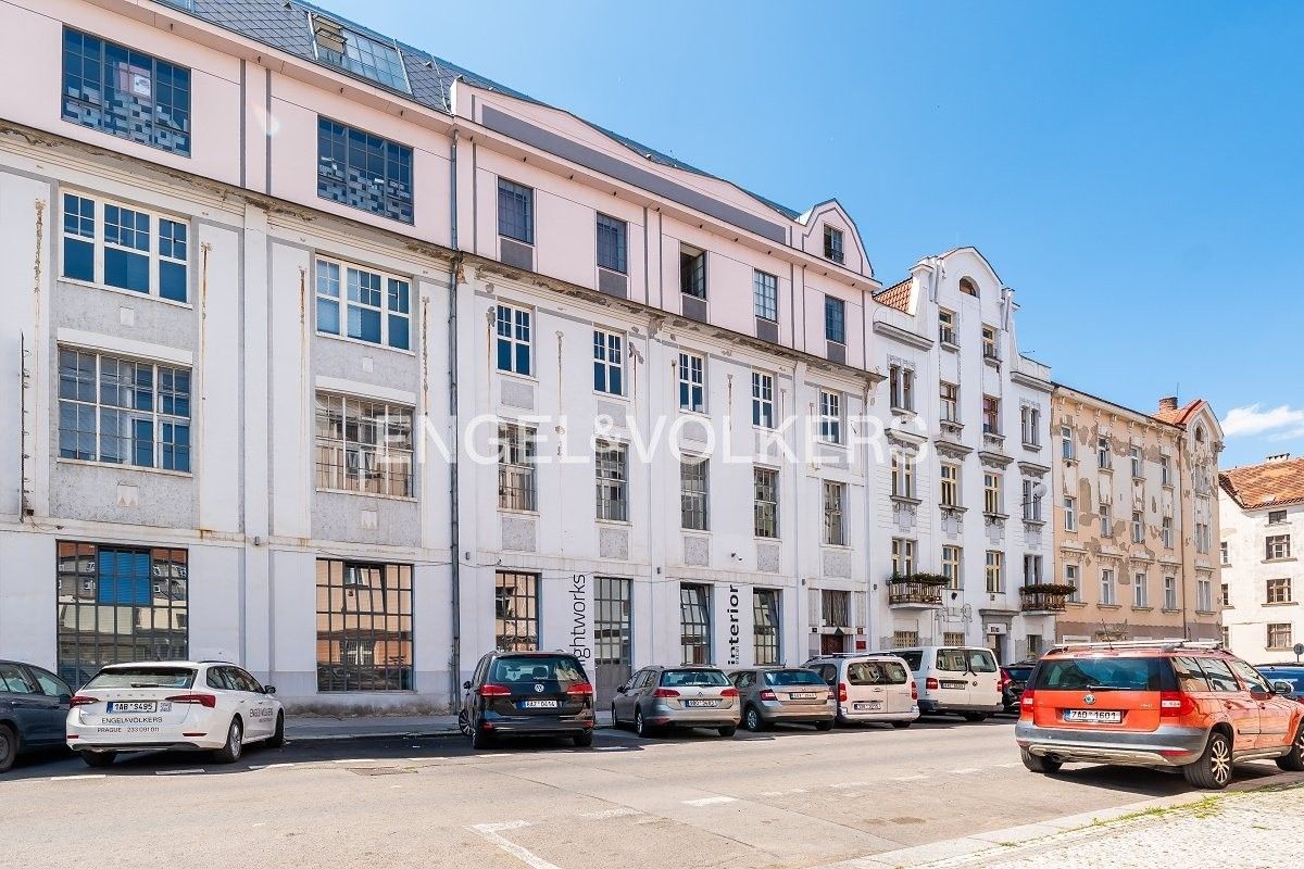 Pronájem kancelář - Vlastislavova, Praha, 368 m²