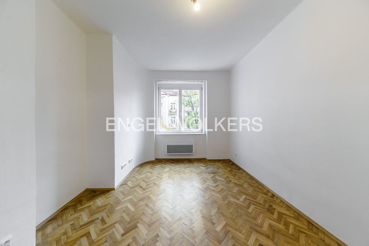 Pronájem byt 1+kk - Madridská, Praha, 25 m²