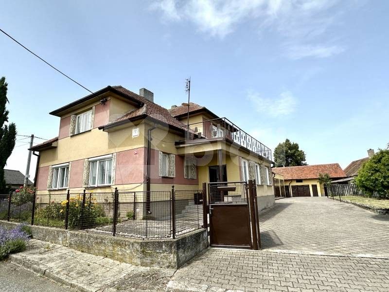 Rodinné domy, Holotín, 301 m²