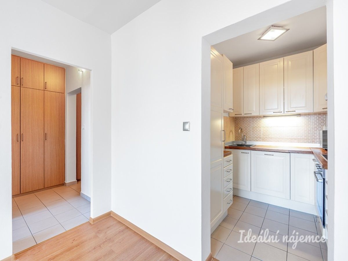 Pronájem byt 2+kk - Ciolkovského, Praha, 41 m²