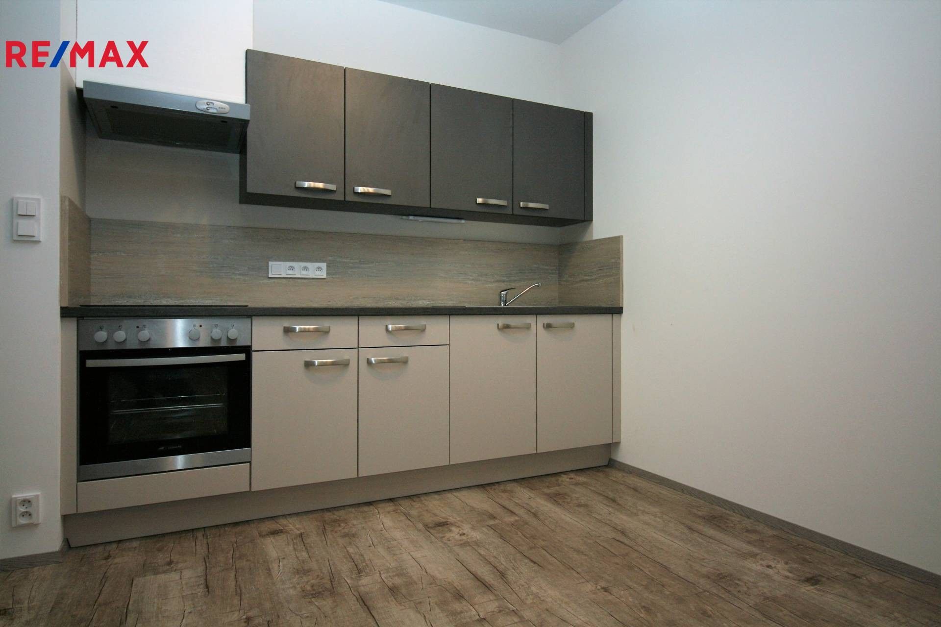 Pronájem byt 1+kk - Sídlištní, Praha, 38 m²