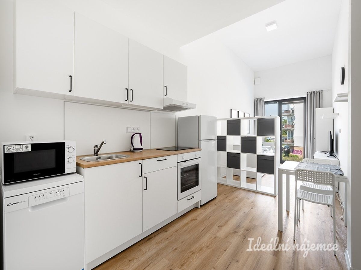 Pronájem byt 1+kk - Jordánská, Praha, 25 m²