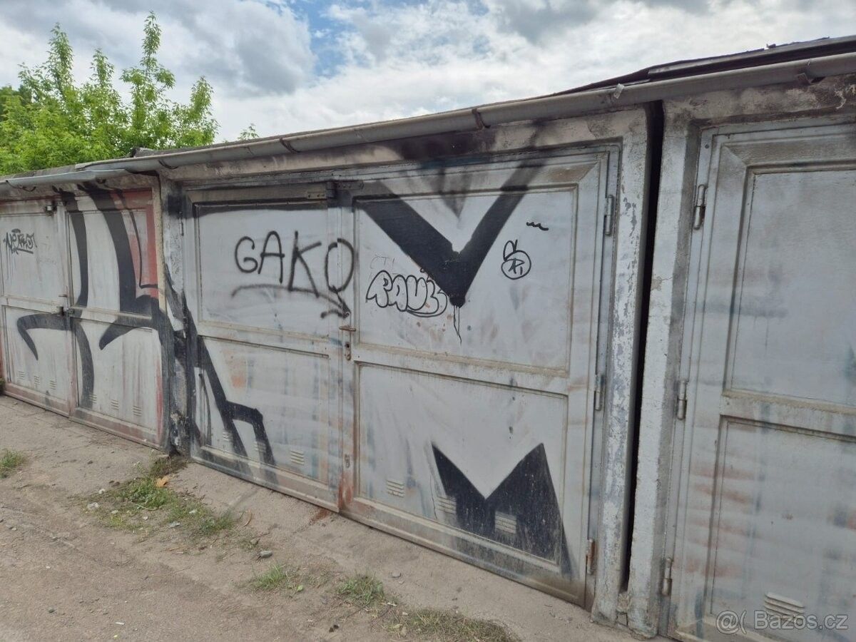 Garáže, Brno, 612 00