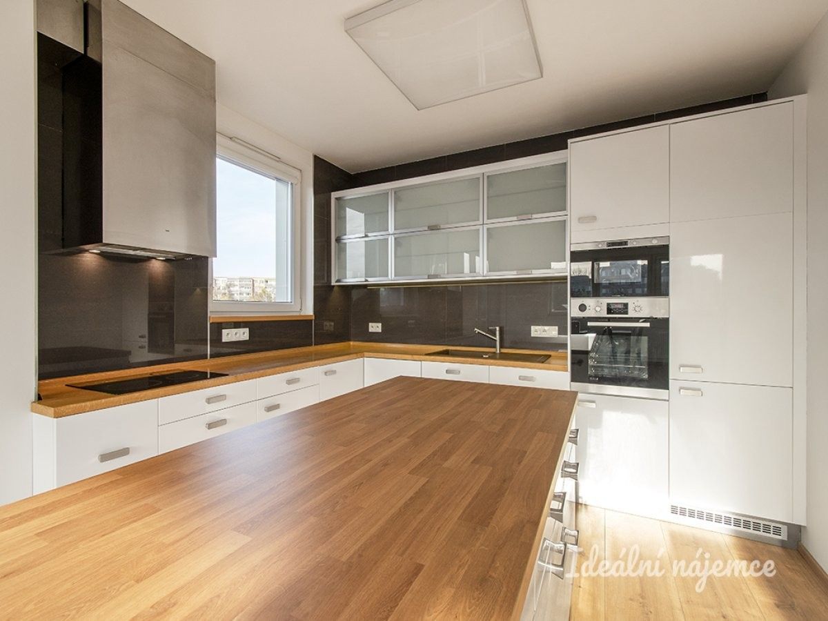 Pronájem byt 4+kk - Lužecká, Praha, 118 m²