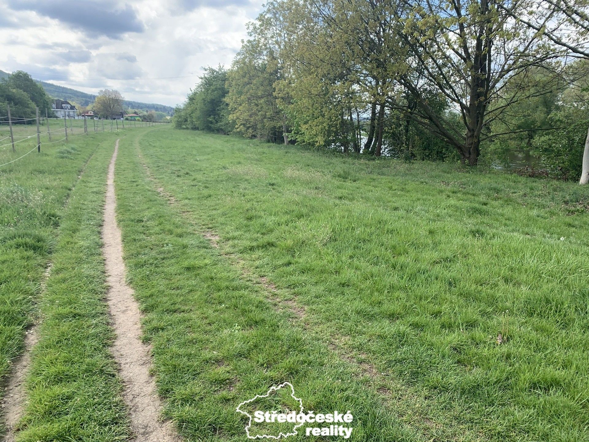 Prodej komerční pozemek - Všenory