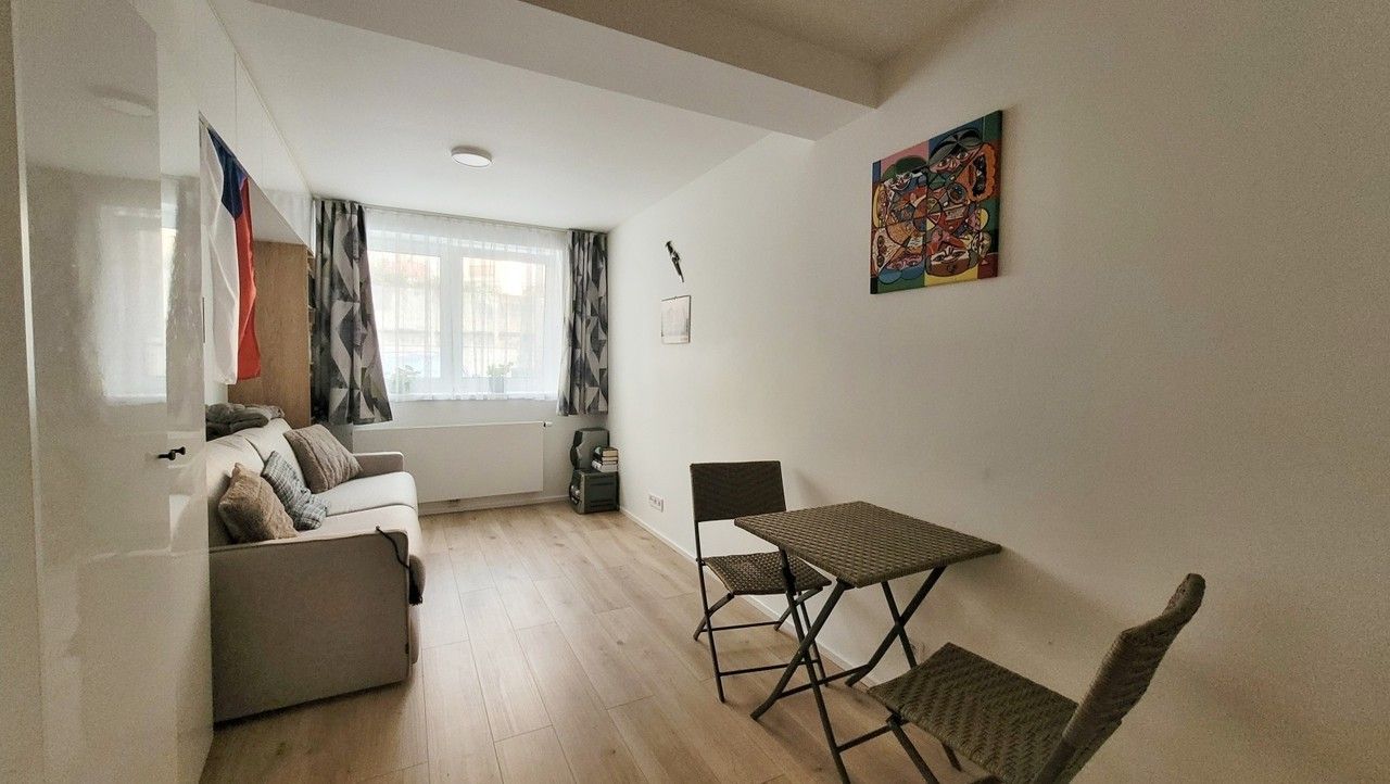 Pronájem byt 1+kk - Strančická, Praha, 24 m²