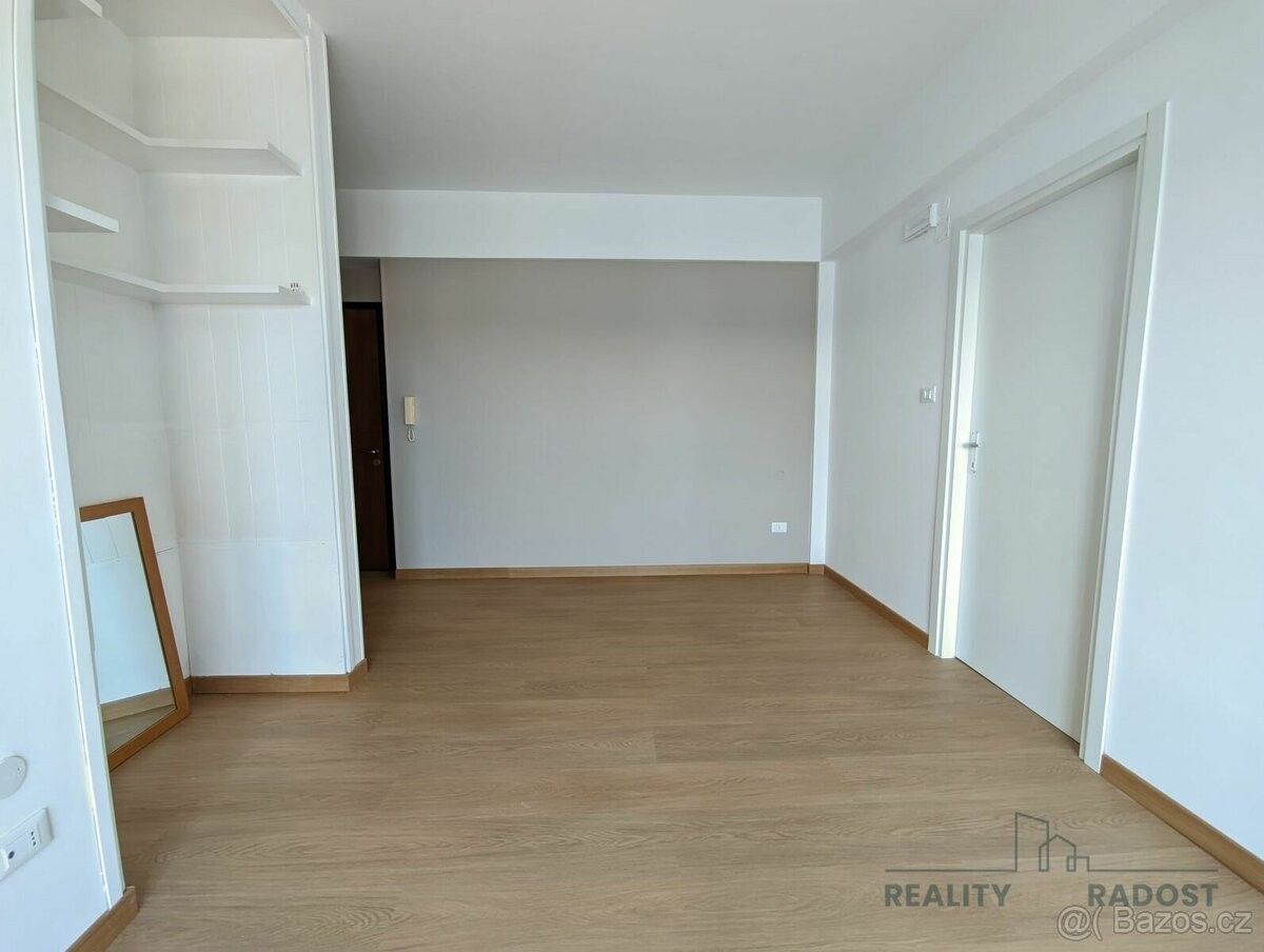 Prodej byt 3+1 - Zahraničí, 987 66, 64 m²