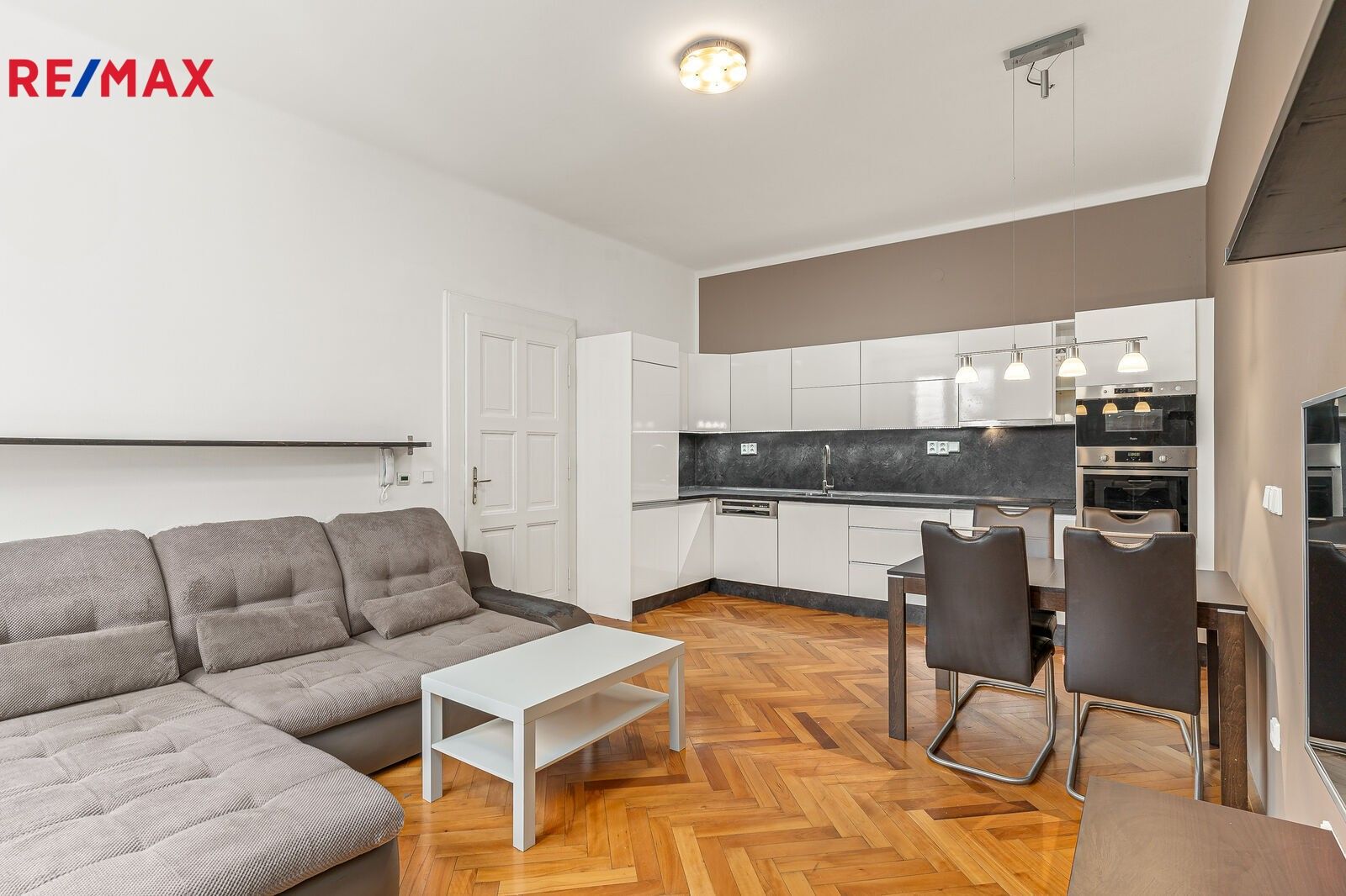 Pronájem byt 2+kk - Mladoboleslavská, Praha, 51 m²