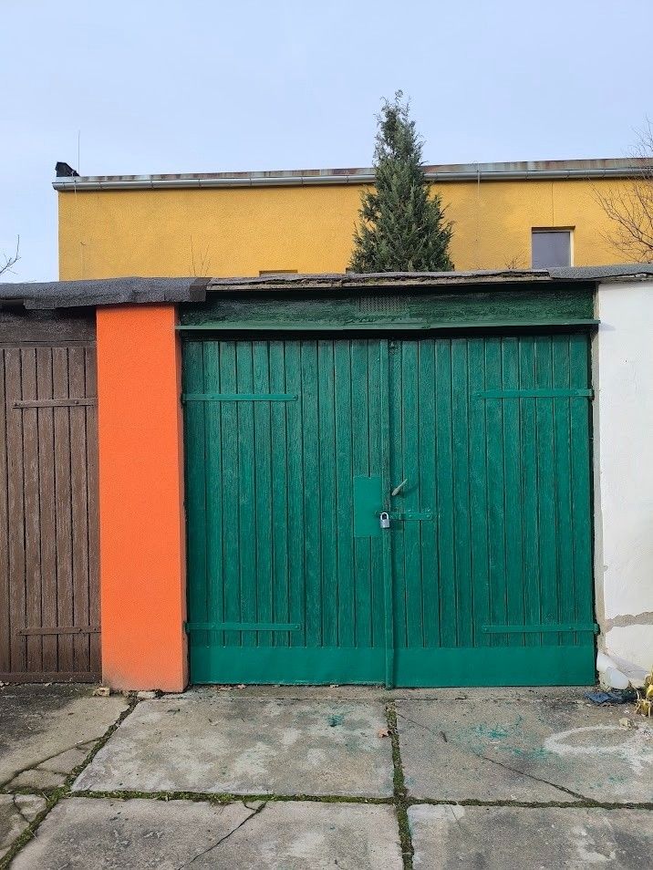 Garáže, Praha, 100 00