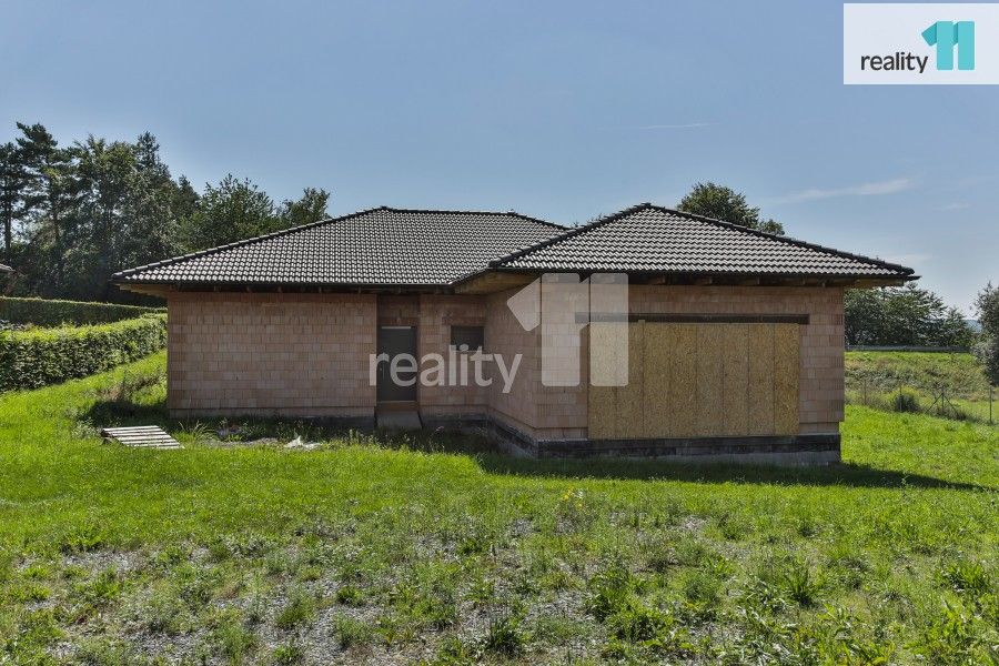 Prodej rodinný dům - Bukovany, 246 m²