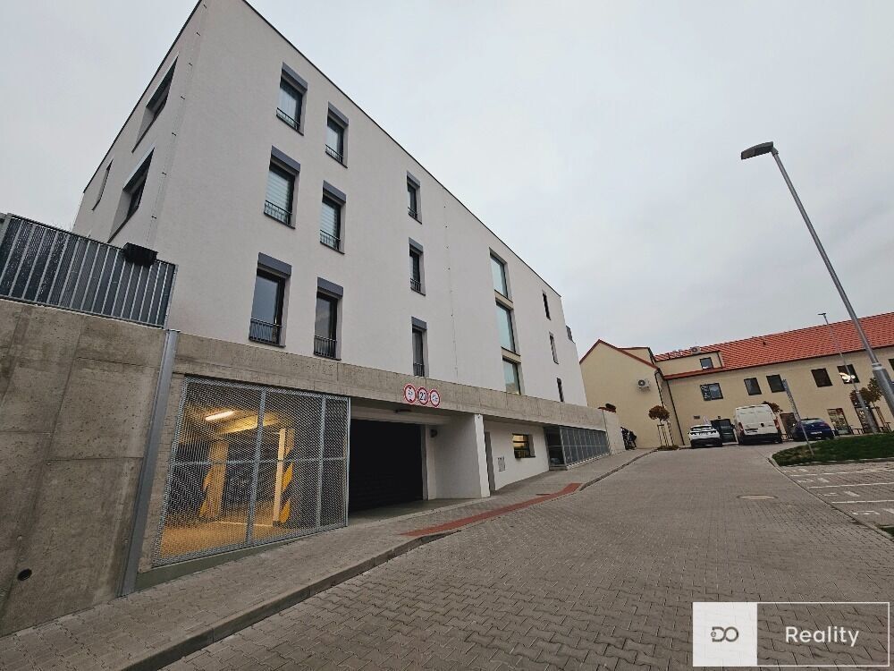 Pronájem byt 2+kk - Pod Sokolákem,Odolena Voda, 66 m²