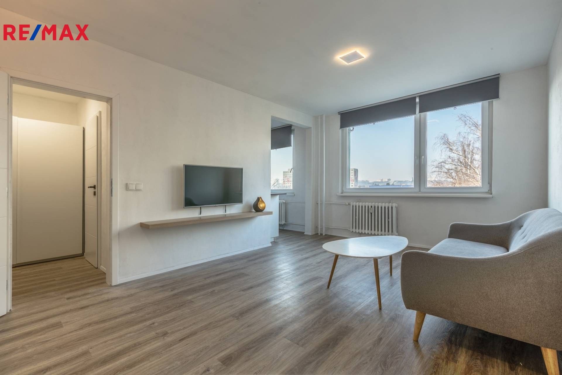 1+kk, Valentova, Praha, 30 m²