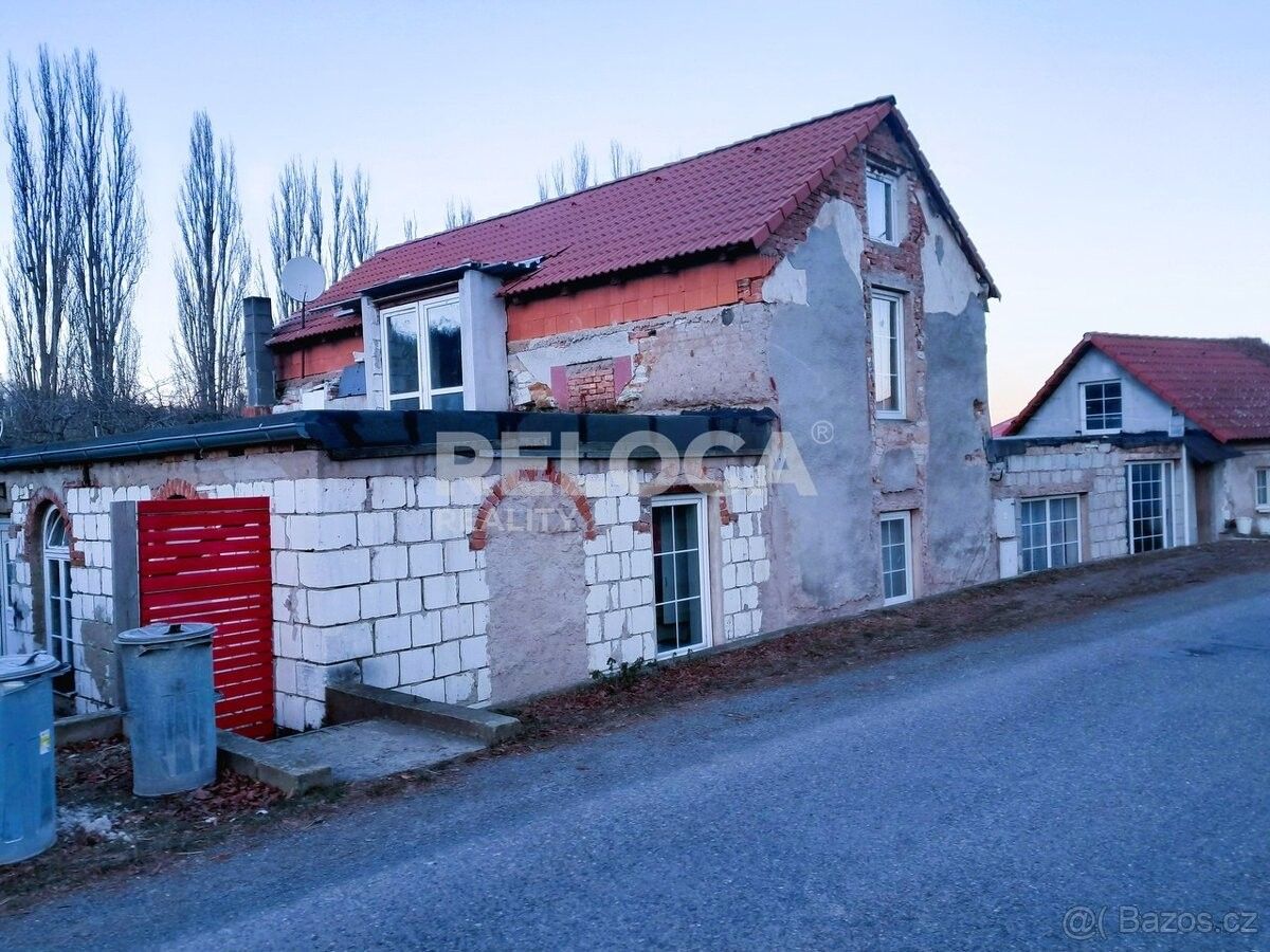 Rodinné domy, Klobuky v Čechách, 273 74