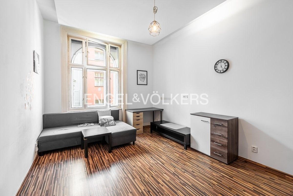 Pronájem byt 2+kk - Černomořská, Praha, 51 m²