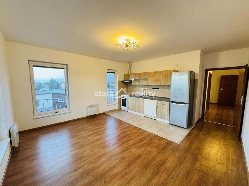 2+kk, Hlavní, Bašť, 46 m²