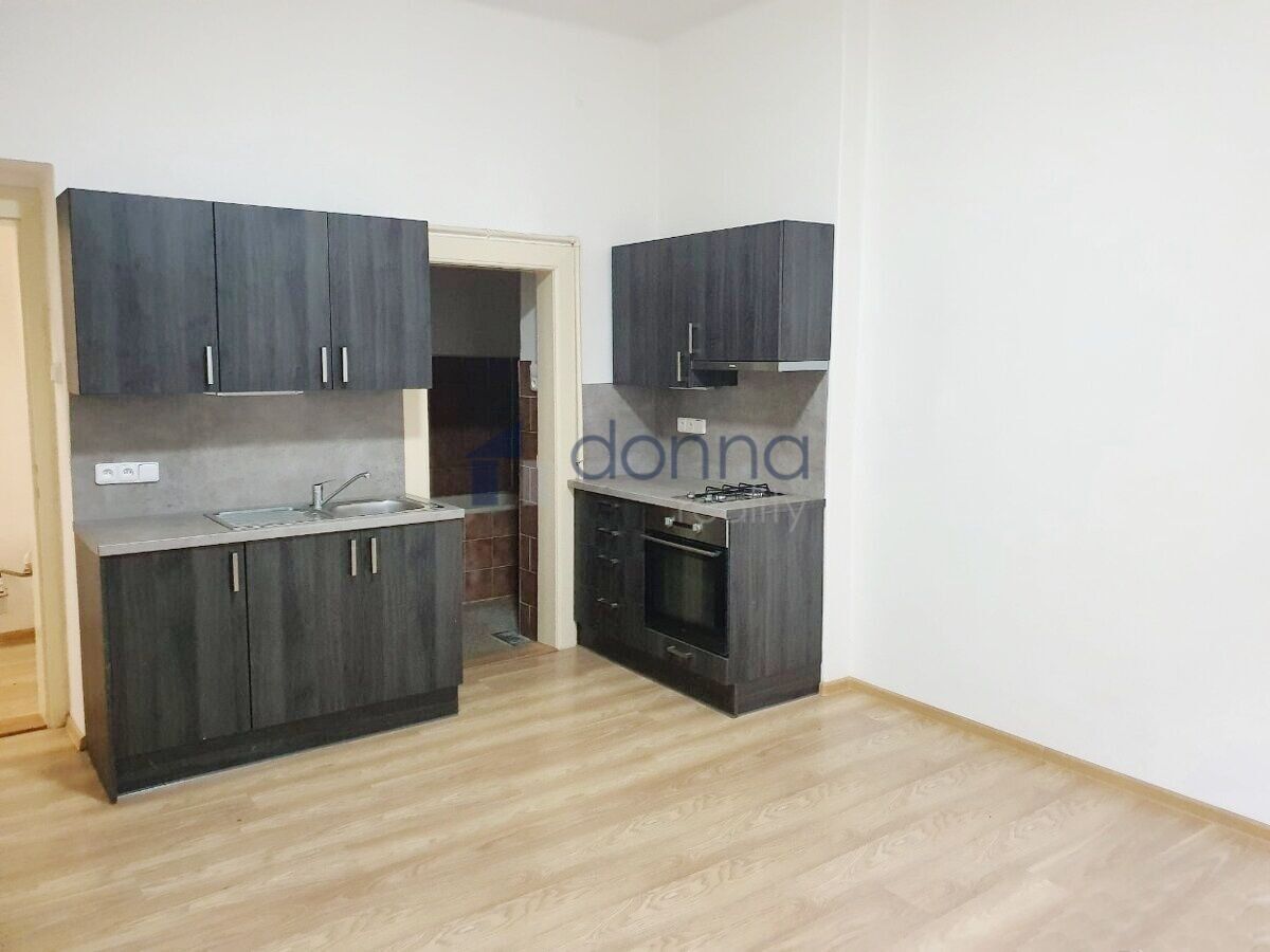 2+kk, Jeseniova, Praha, 47 m²