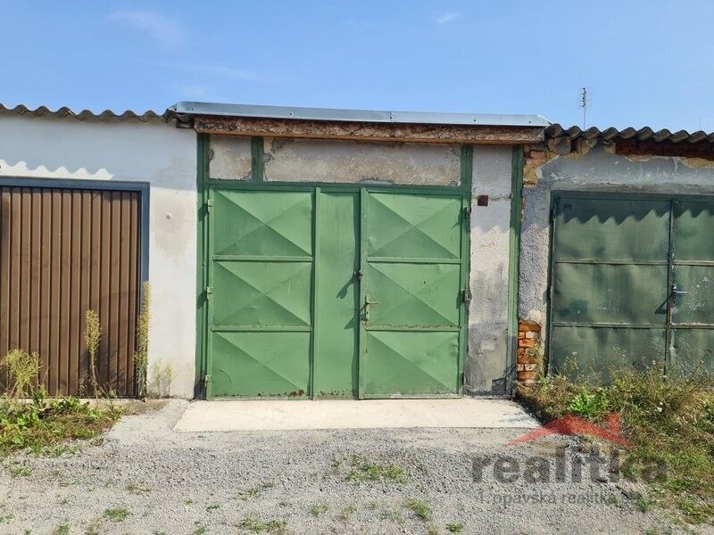 Garáže, Opava, 746 01