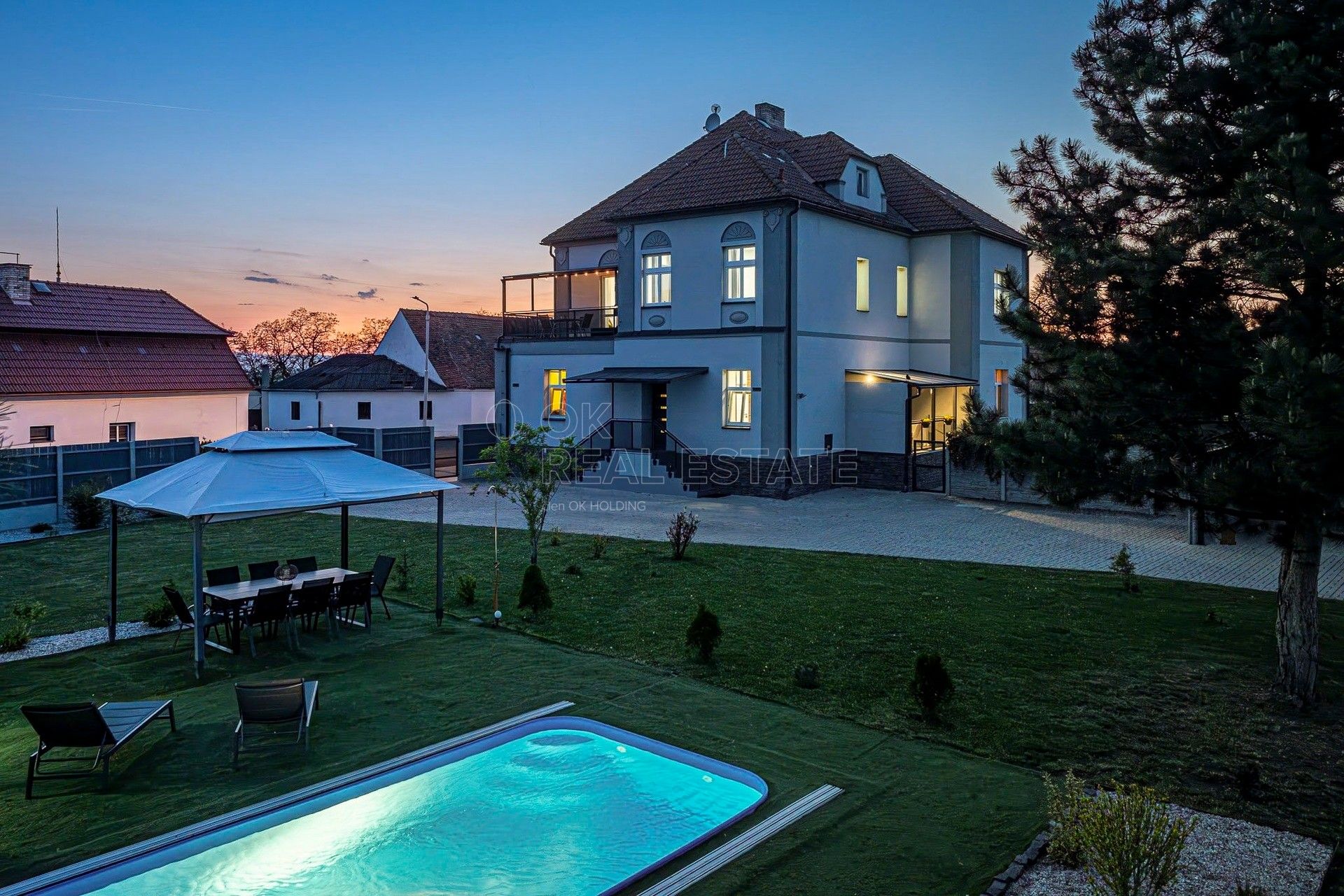 Rodinné domy, Záhoří, Žatec, 382 m²