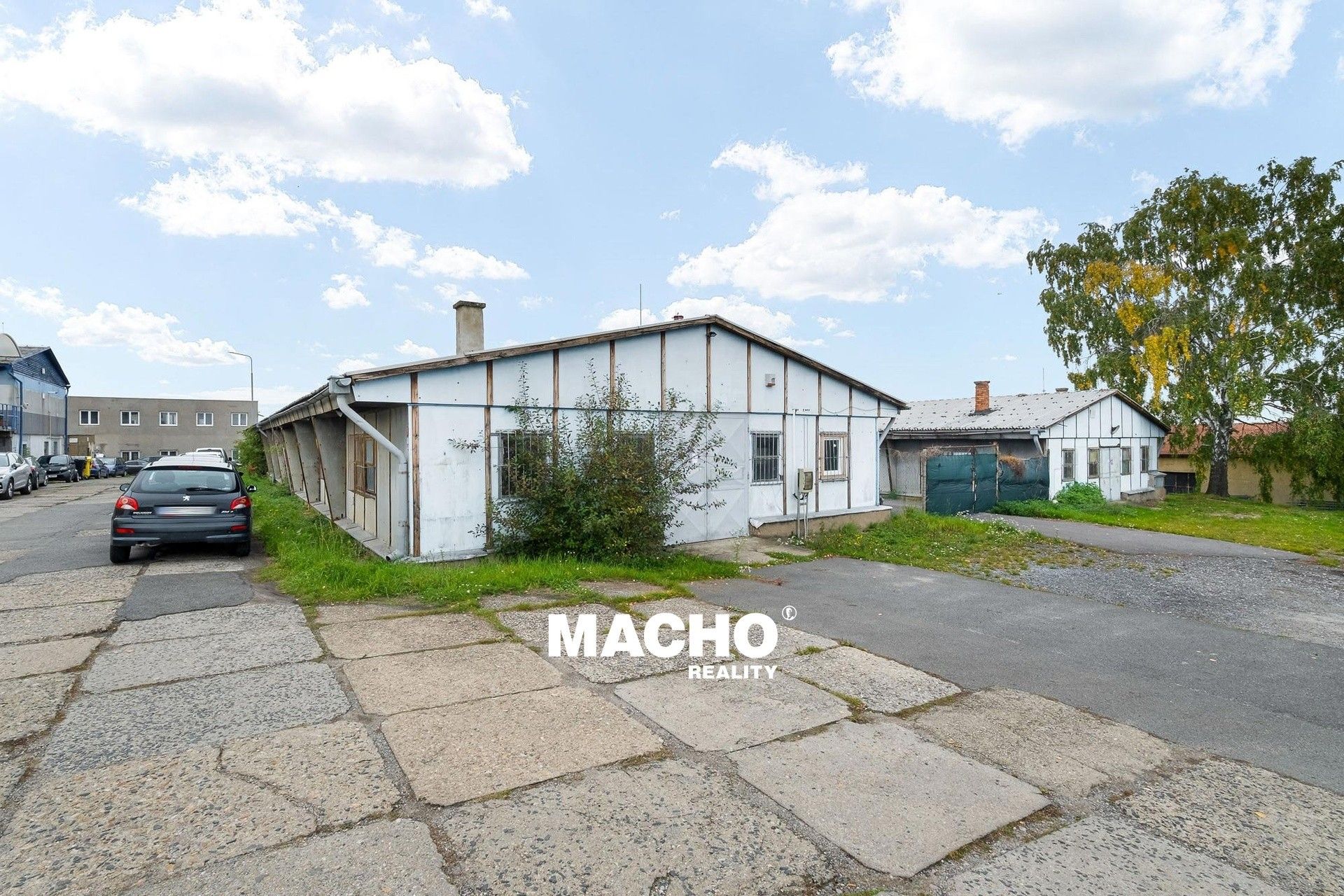 Sklady, K Vodojemu, Chrášťany, 588 m²