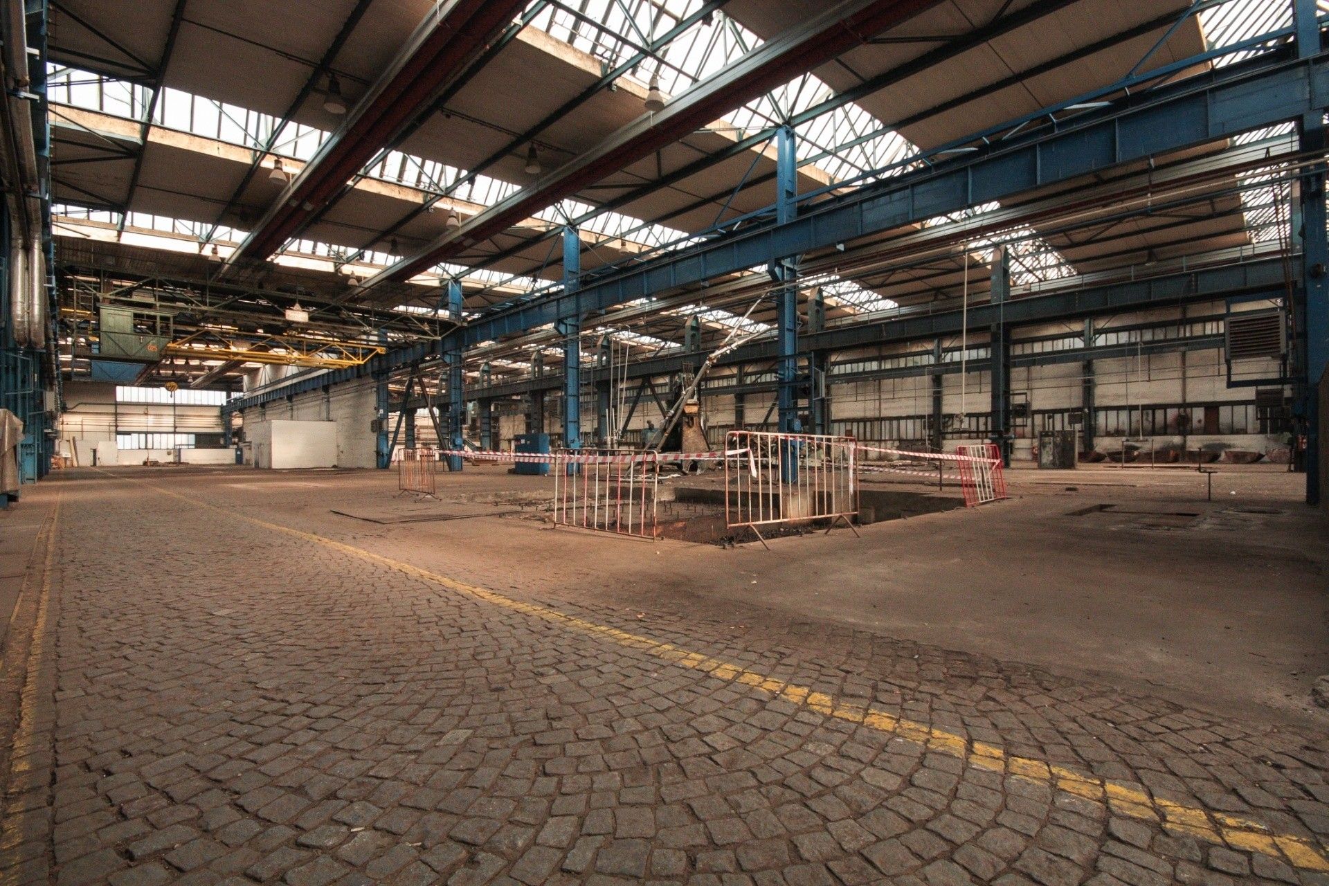 Pronájem sklad - Komořanská, Praha, 2 600 m²