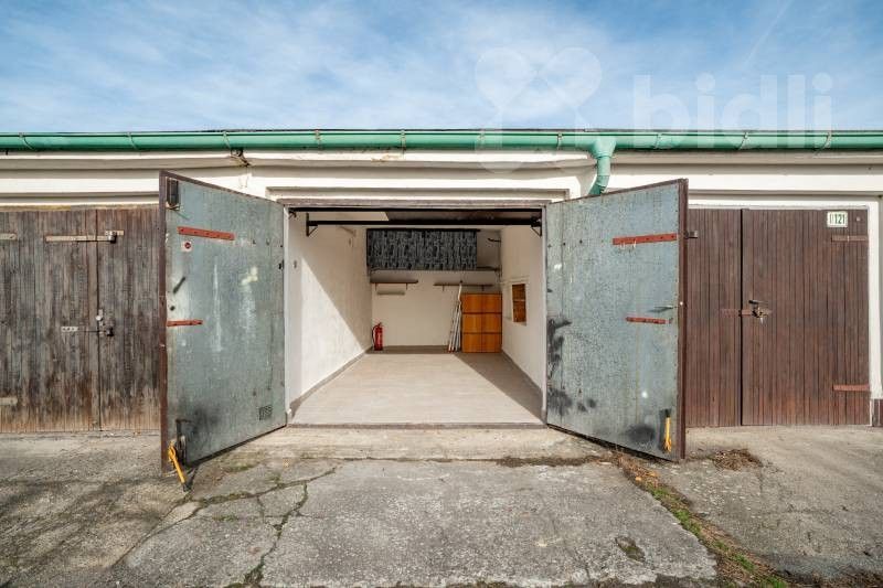 Garáže, U Zámeckého parku, Litvínov, 18 m²