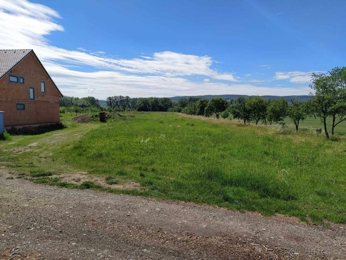 Prodej pozemek pro bydlení - Hroznová Lhota, 696 63