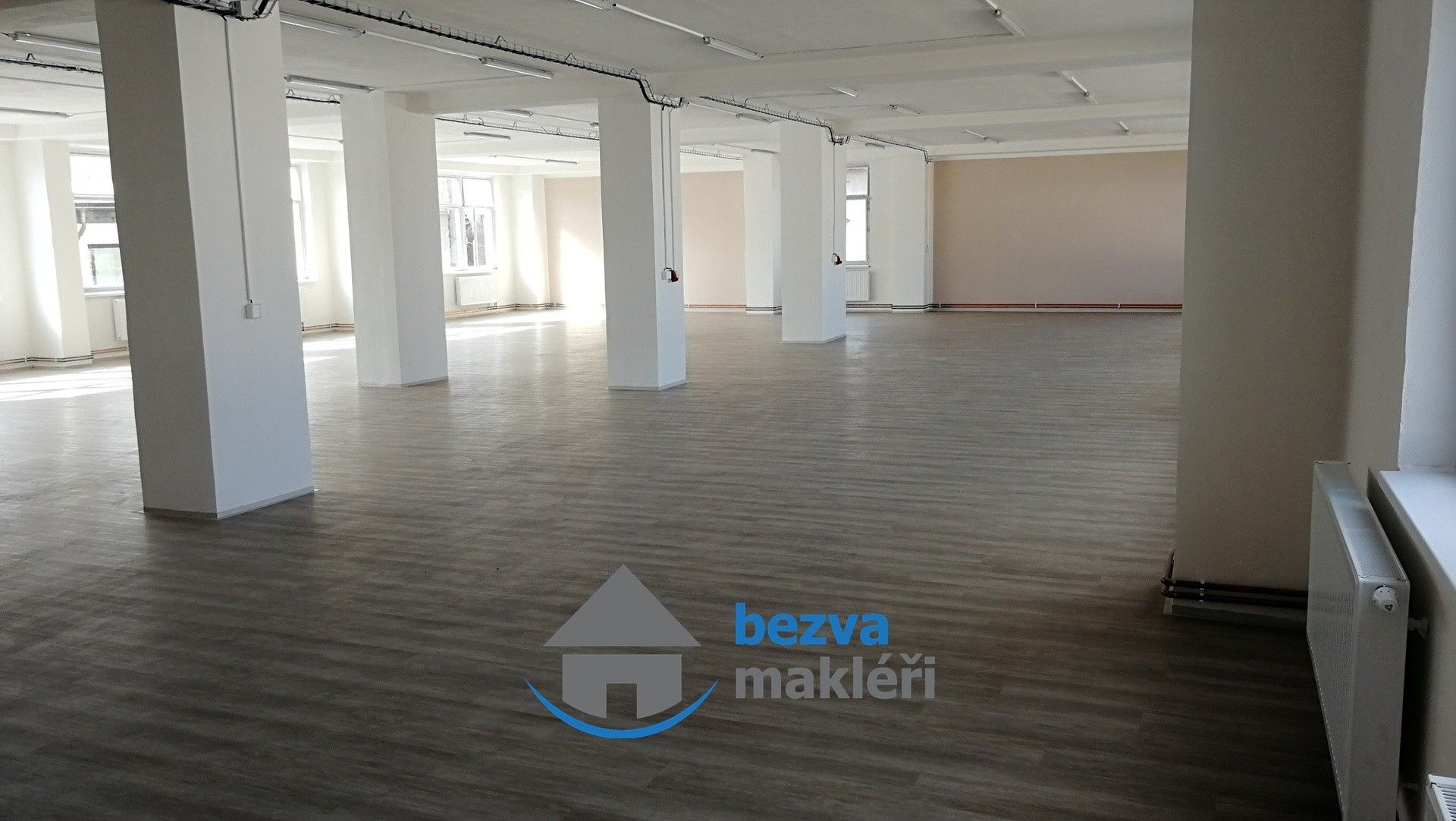 Pronájem výrobní prostory - Husova, Skuteč, 387 m²