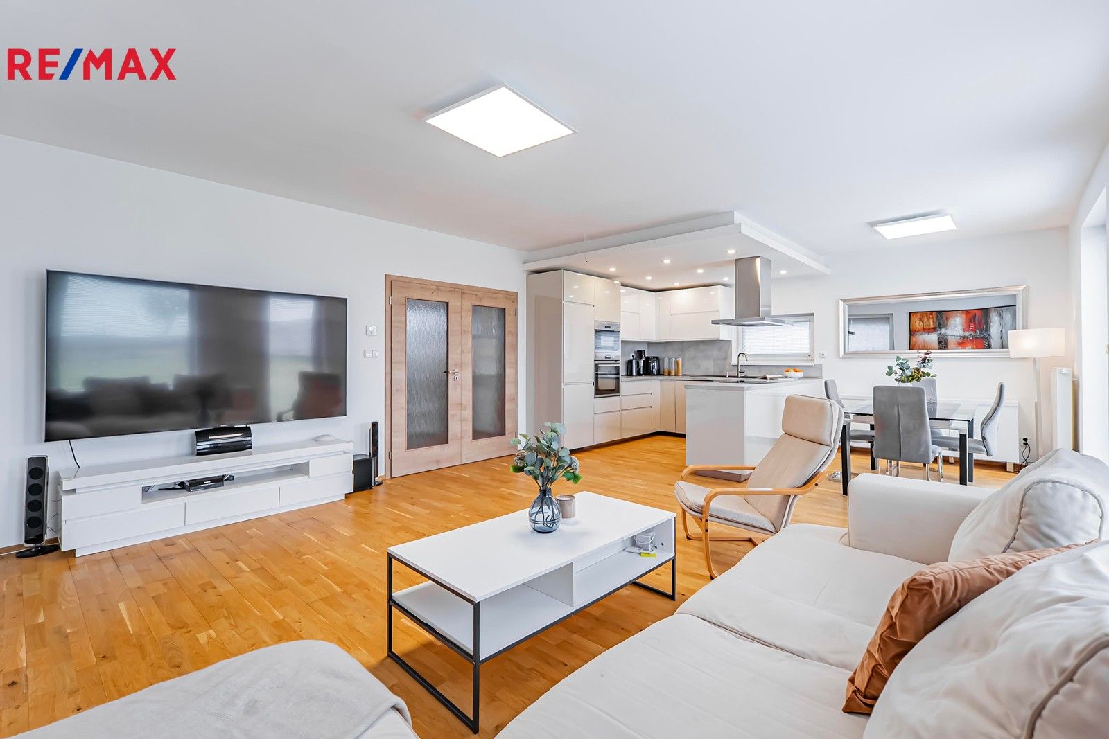 Prodej rodinný dům - Sněžná, Veleň, 180 m²