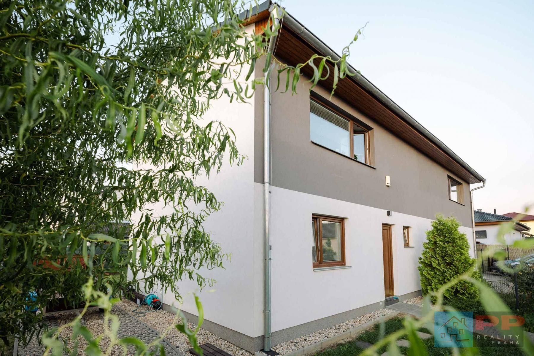 Prodej rodinný dům - Luční, Šestajovice, 98 m²