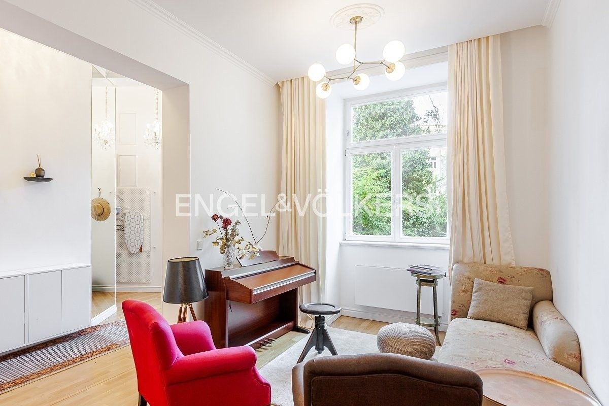 2+kk, U Rajské zahrady, Praha, 62 m²