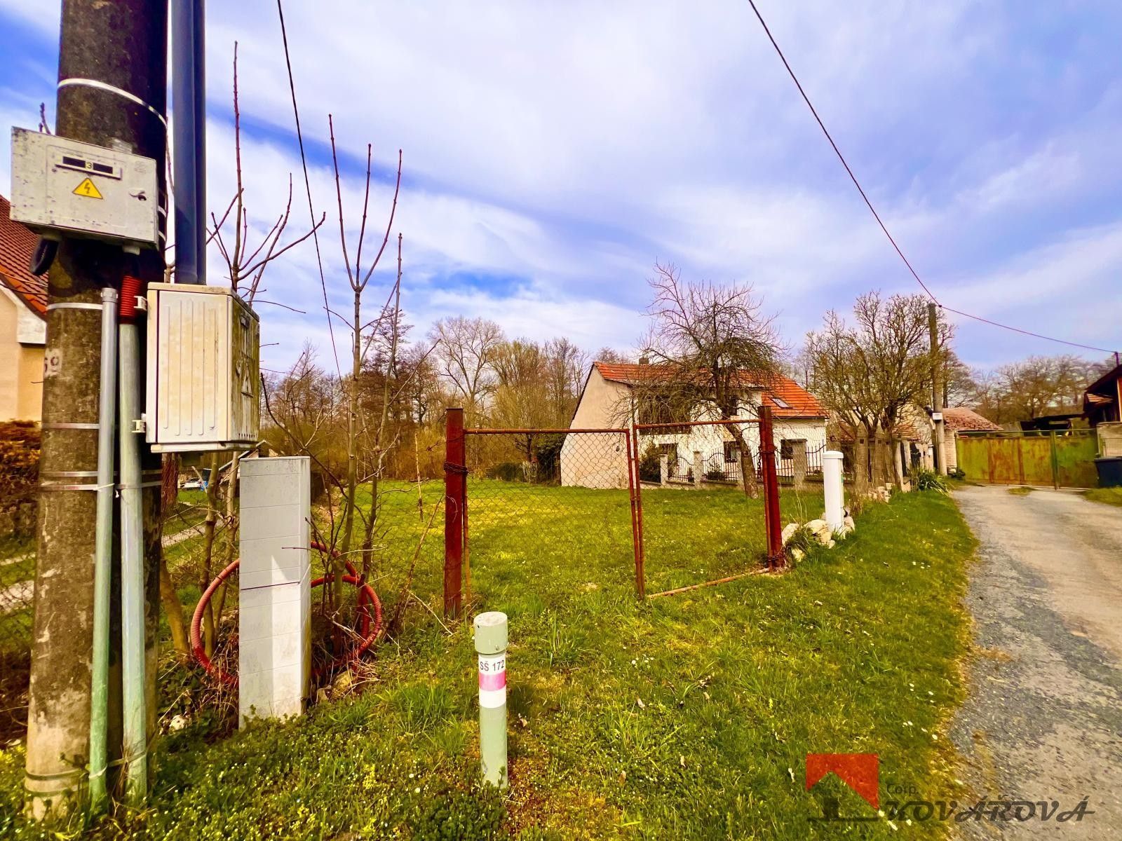 Prodej pozemek pro bydlení - Malý Újezd