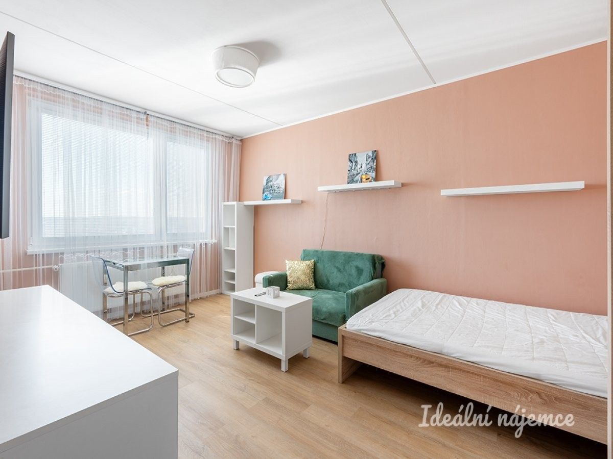 Pronájem byt 1+kk - Krynická, Praha, 28 m²