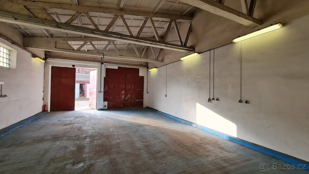 Garáže, Cep, 379 01