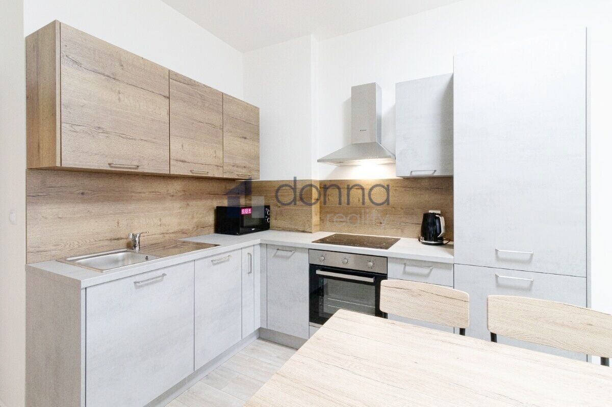 Pronájem byt 2+kk - Strakonická, Praha, 39 m²