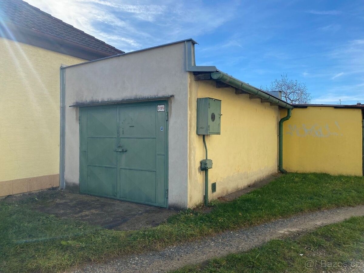 Garáže, Hodonín, 695 01