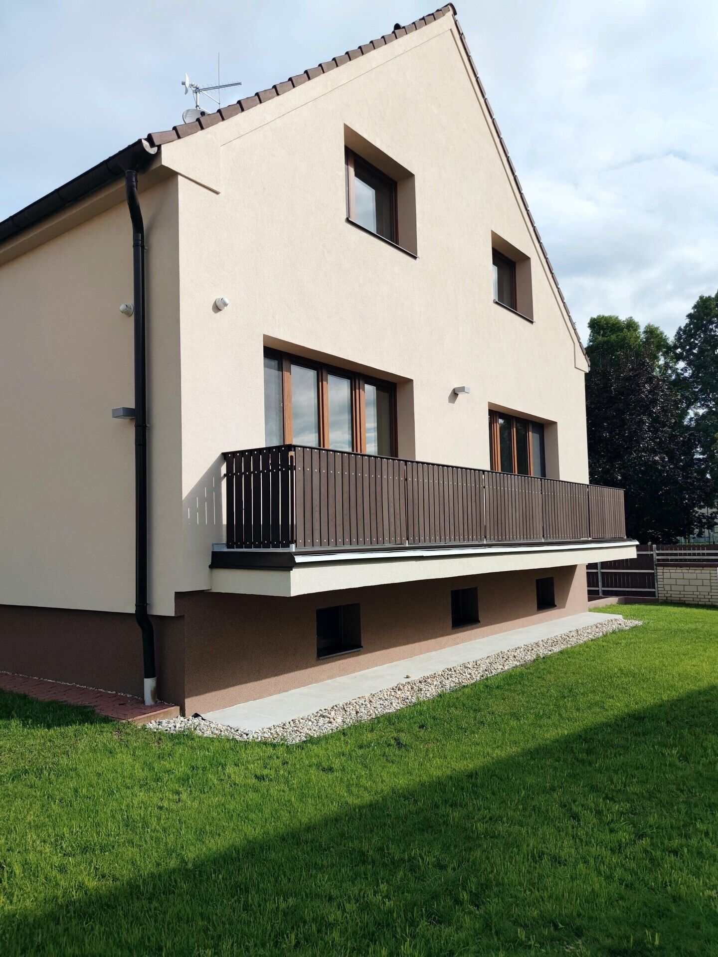 Prodej dům - Pod školkou, Jeneč, 222 m²